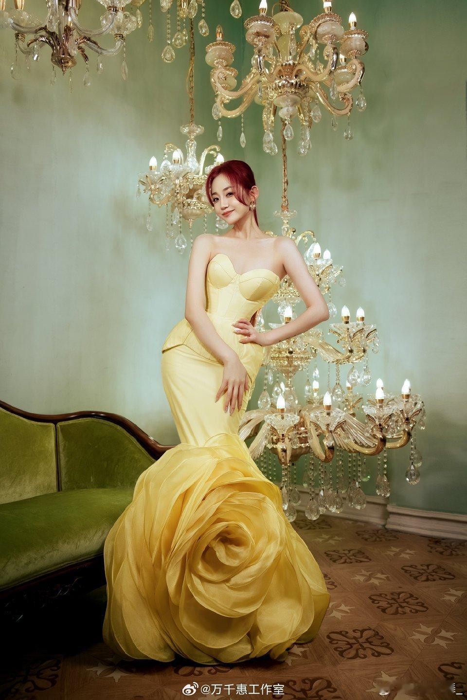 万千惠走国内红毯还是保守了 戛纳红毯的明艳张扬vs尖叫之夜的低调温婉，姐的美貌不