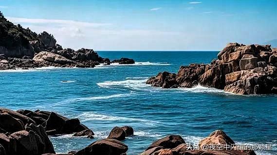 海天相接一片蓝，风轻云淡，治愈所有烦恼与不安。