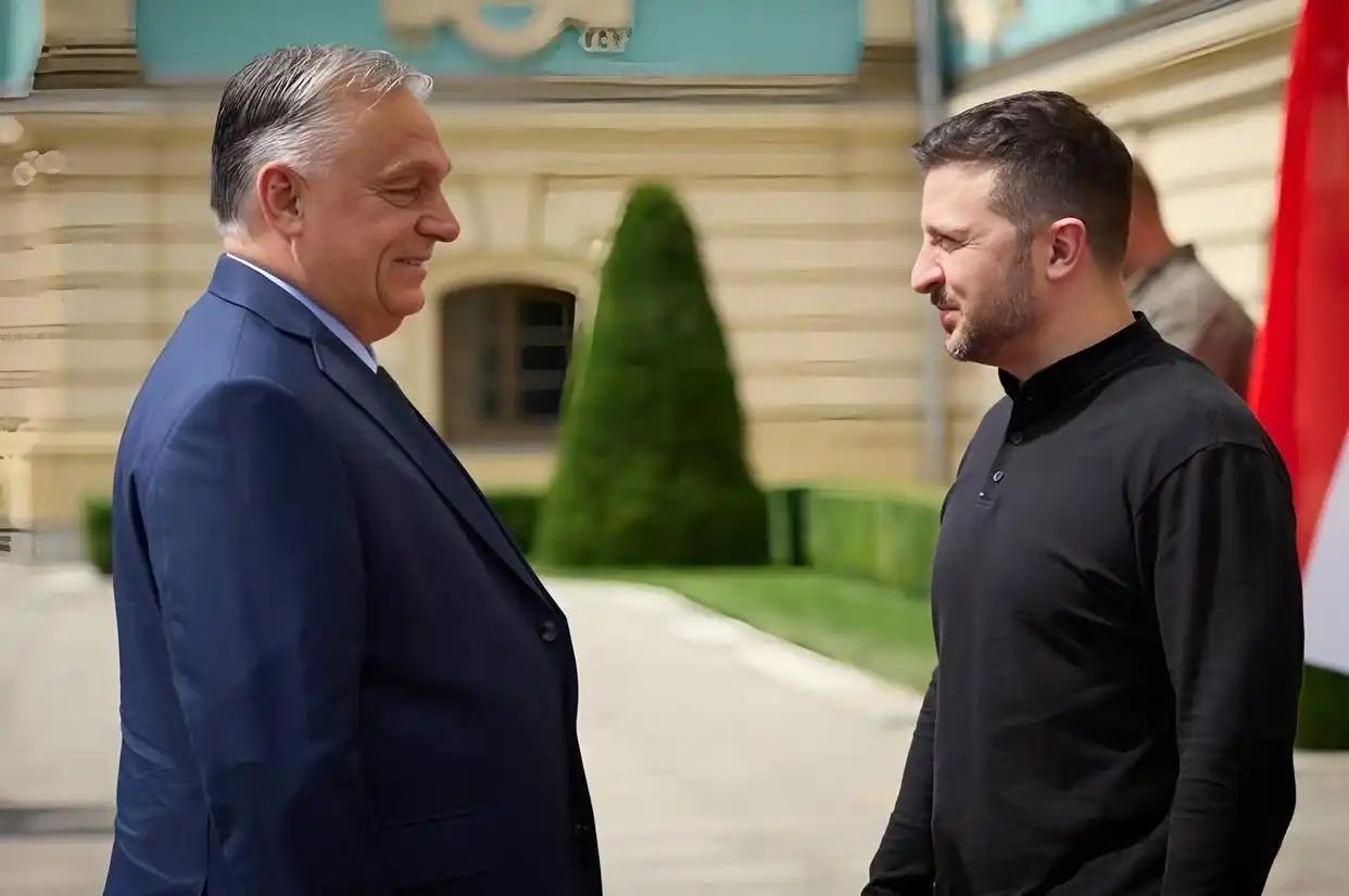 泽连斯基调侃匈牙利总统欧尔班“大肚腩” 

乌克兰总统泽连斯基2月14日在慕尼黑