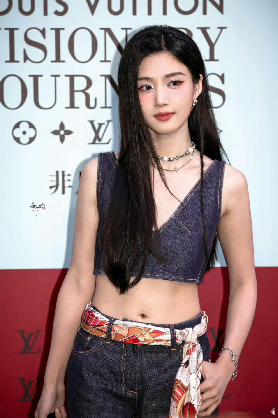 卢昱晓LV大秀造型好迷人这张！胜券在握的感觉 ​​​