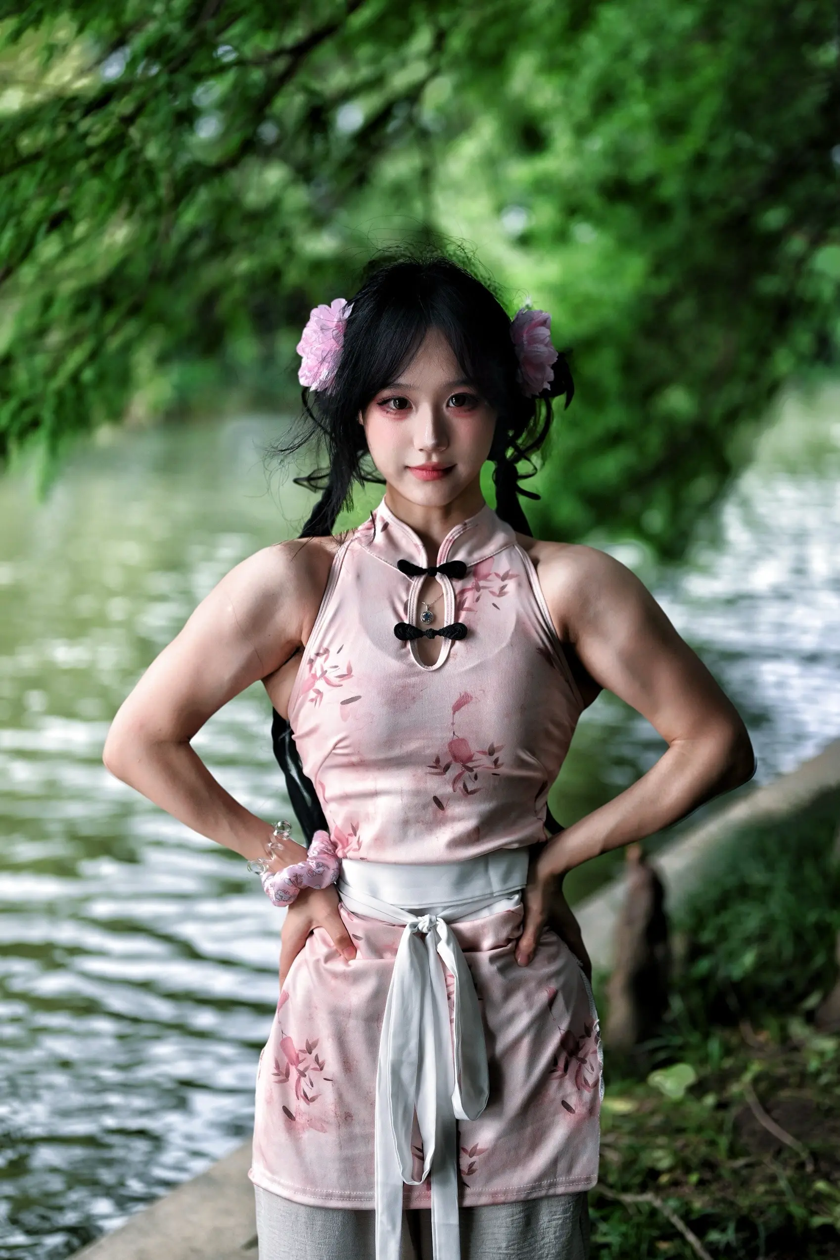 赶走豺狼虎豹让你不会再受伤（肌肉中华娘版。今天是宽肩窄腰中华娘！ 我的...