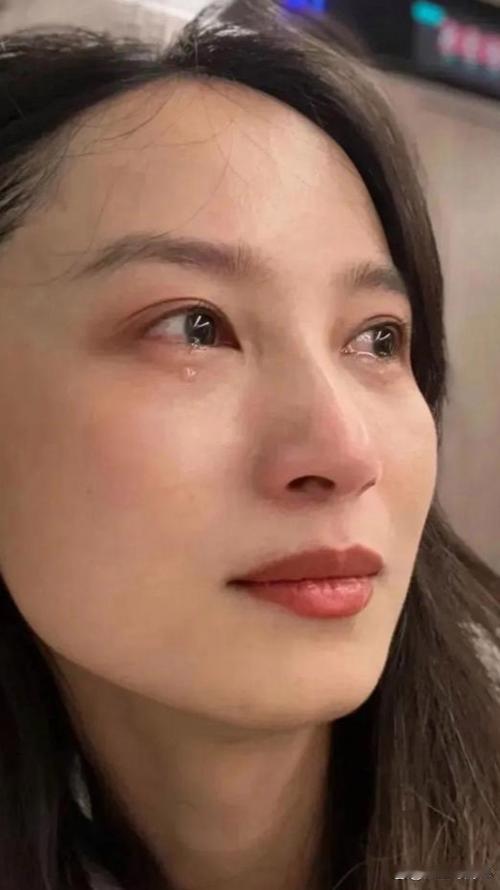 近日，李心洁在《乘风2026》节目中情绪破防，当众落泪坦言因人气排名偏低感到难过