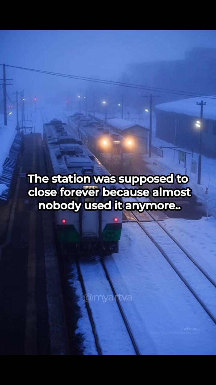 In Japan，an entire train station stayed 