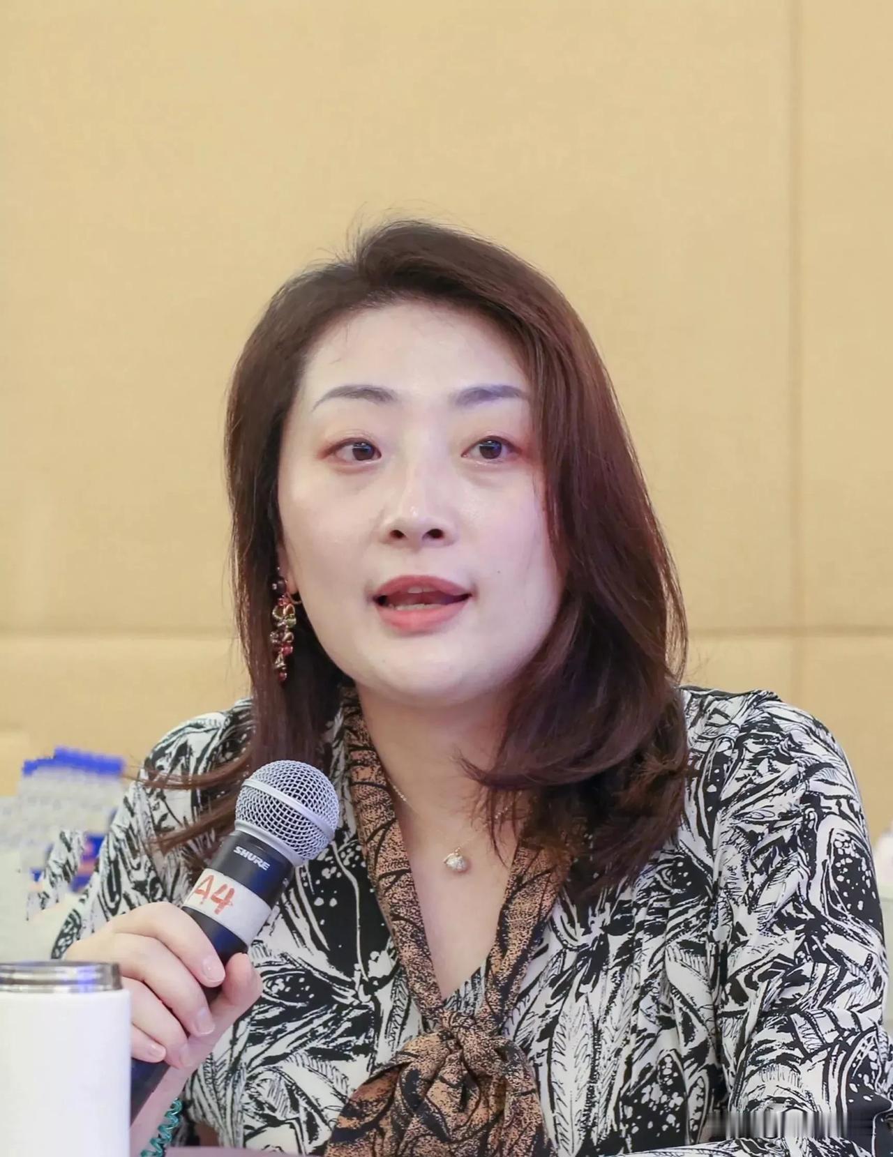 宗馥莉如果生在普通人的家庭，可能现在的她已经是几个孩子的妈妈了。可她偏偏是宗庆后