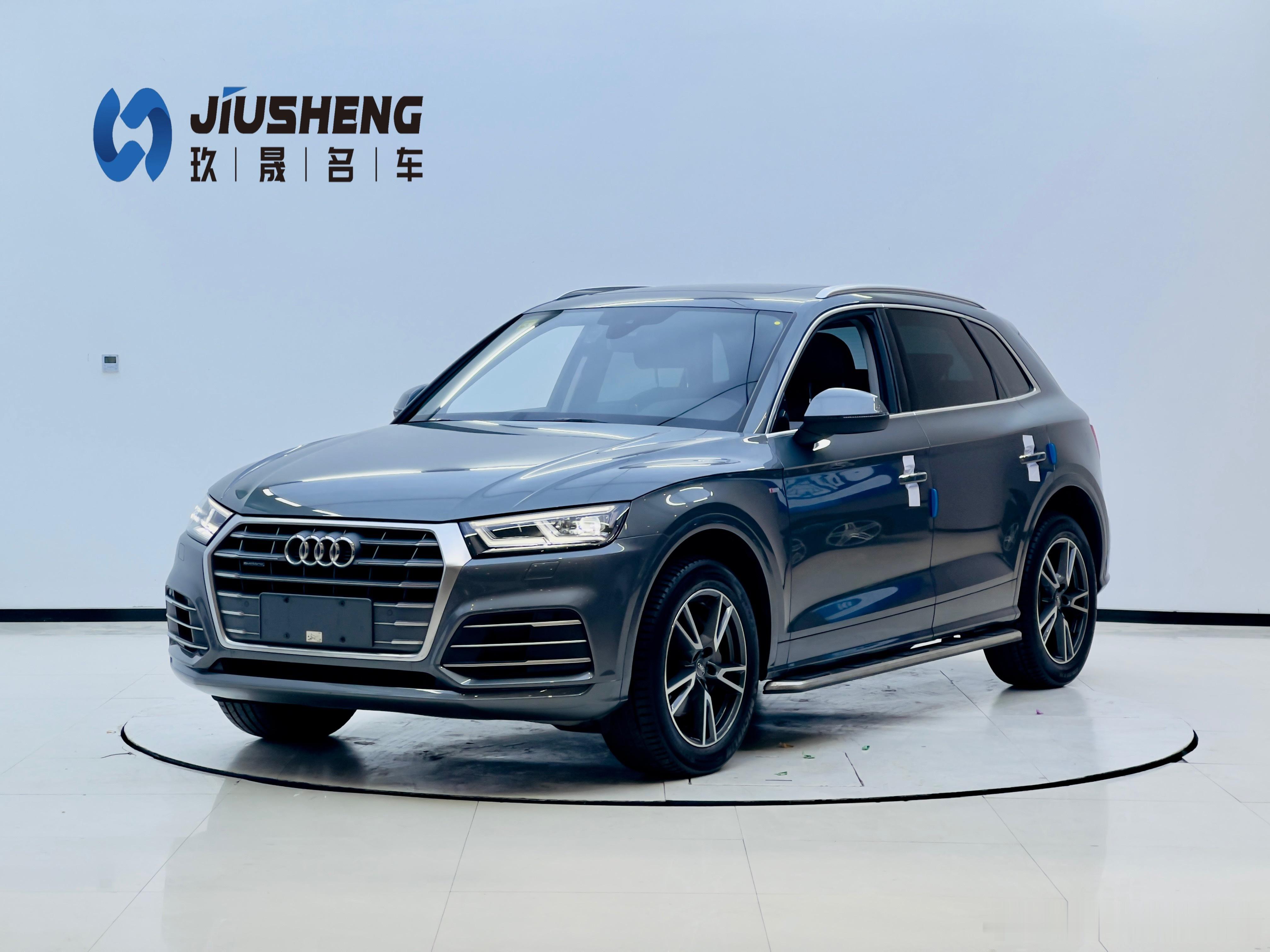 奥迪Q5L 2018款 40 TFSI 荣享时尚型18年12月上牌 仅行驶3.5