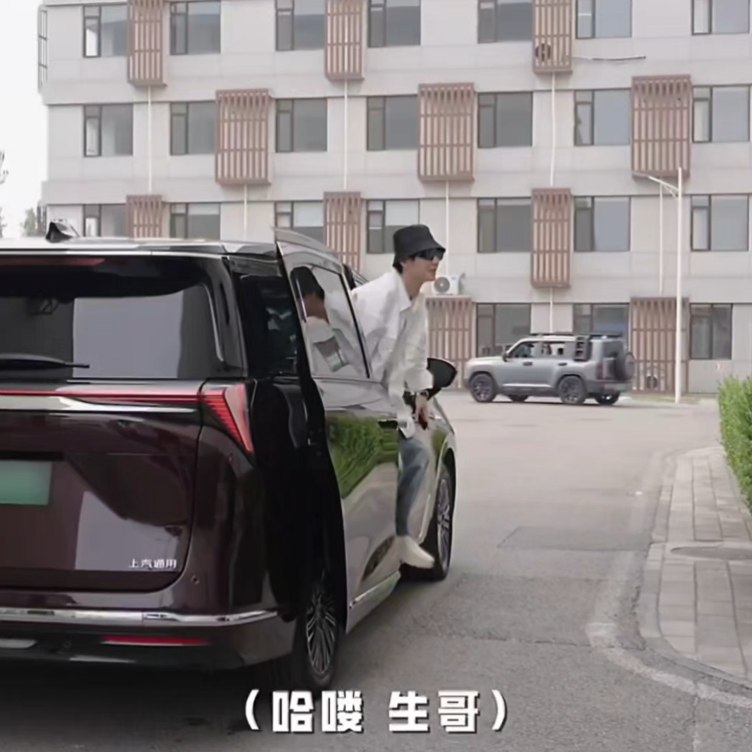 再就业男团[超话] 老北北们的宣传照拍摄花絮～全员上班[打call][打call