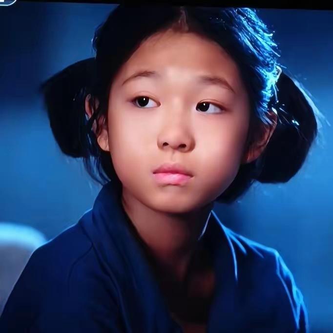 《主角》里那个小时候的易青娥，如果我们的童年相遇，我想我会和她成为好朋友，形影不