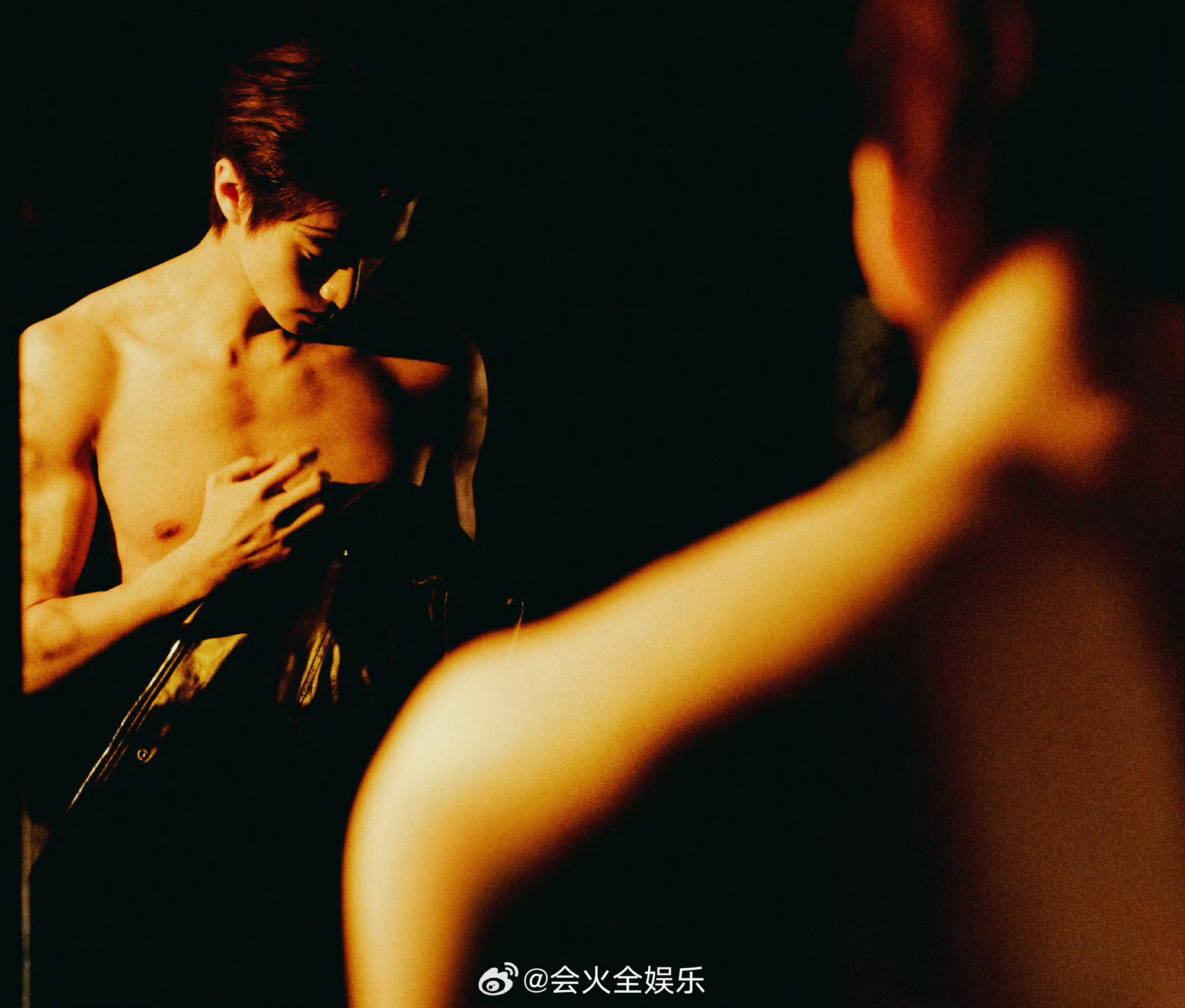 张康乐慷慨且富有张康乐裸上身出发图张康乐裸上身照