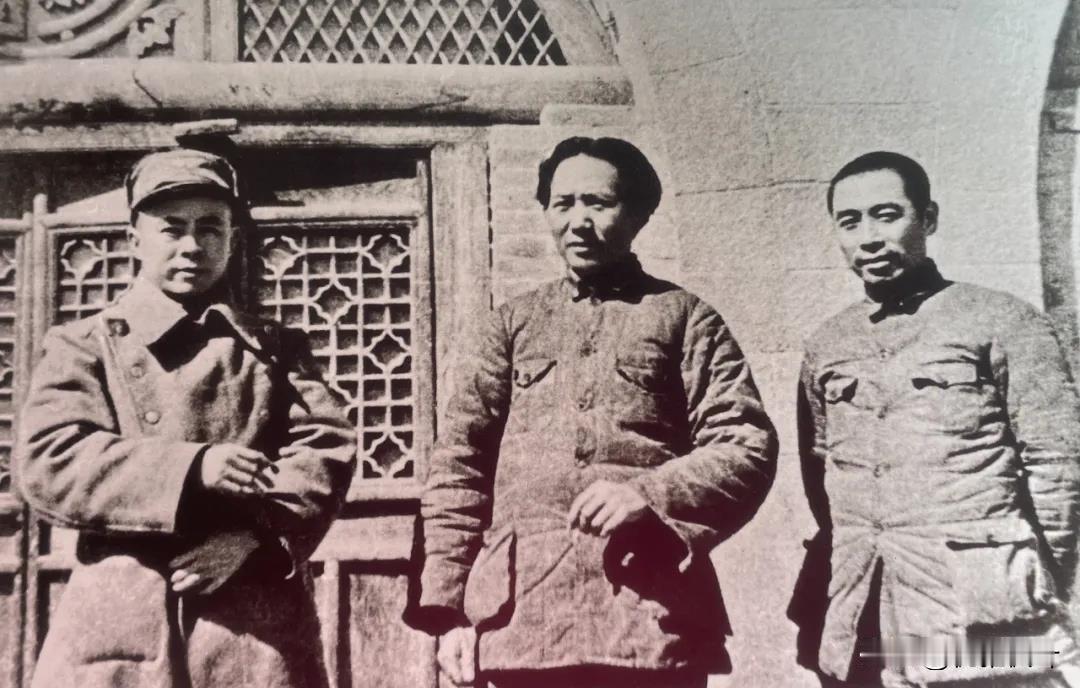 毛主席对民族团结的重视，藏着平等的胸怀。1952 年，为帮助少数民族发展农业，毛