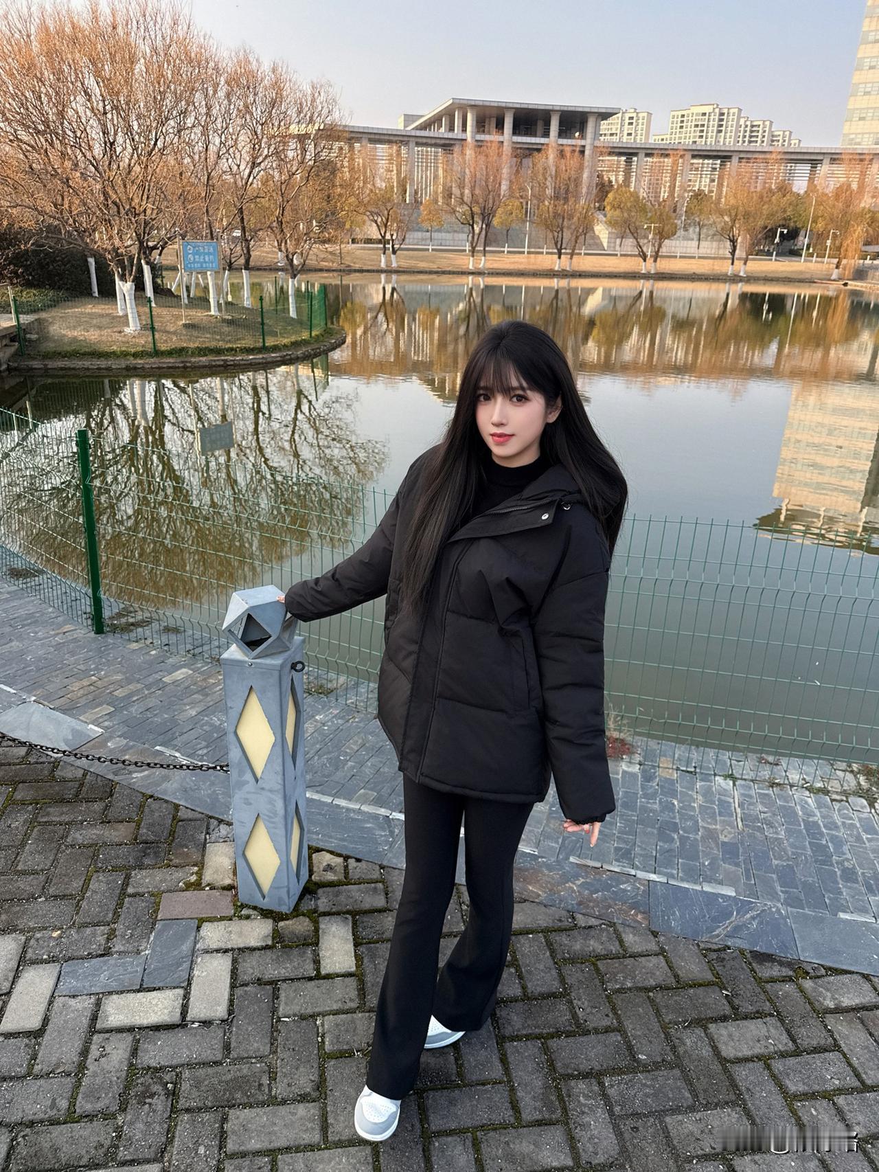 沉得住气 才能看清脚下
扛得住事 才能无惧困难
抬得起头 才能放眼未来
愿你我