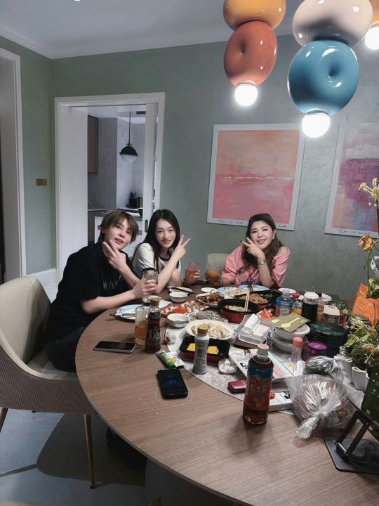 李小冉王濛乌兰图雅聚会合照李小冉王濛乌兰图雅聚会 李小冉王濛乌兰图雅聚会合照 