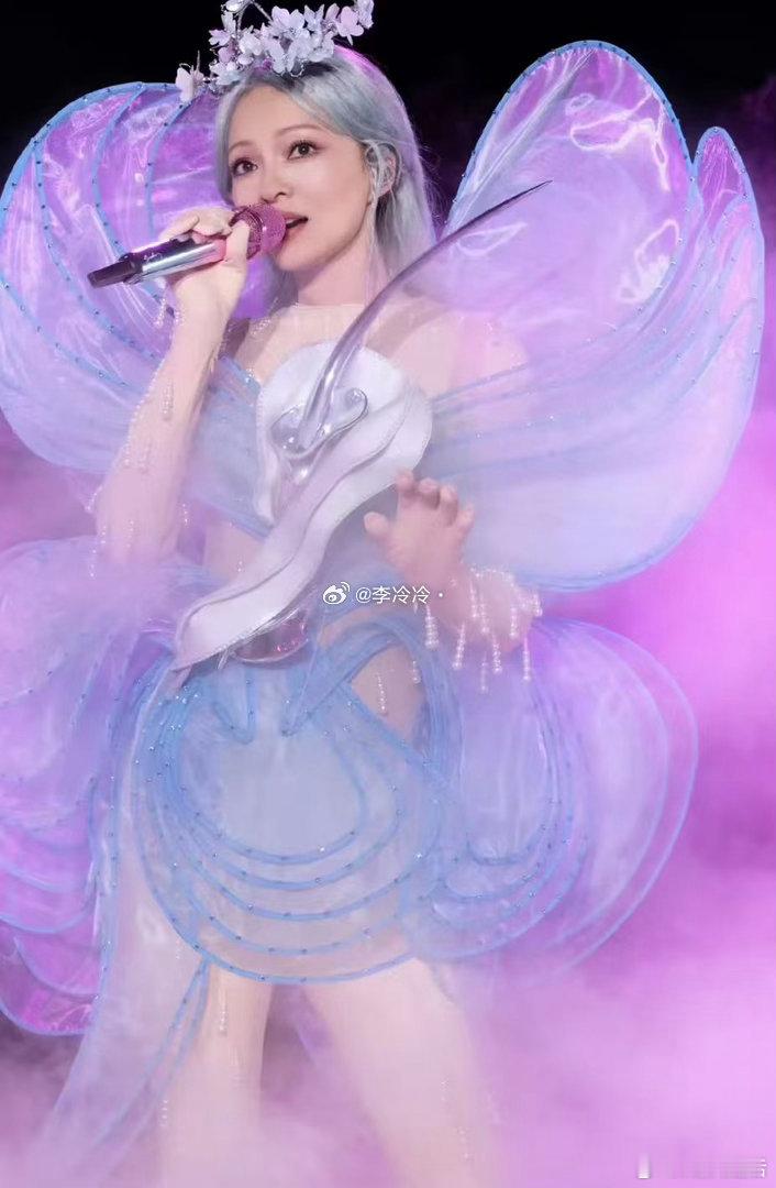 张韶涵大连站主办打假区分开冒牌的噱头和正版的用心，这场演唱会落地效果拉满，两方还