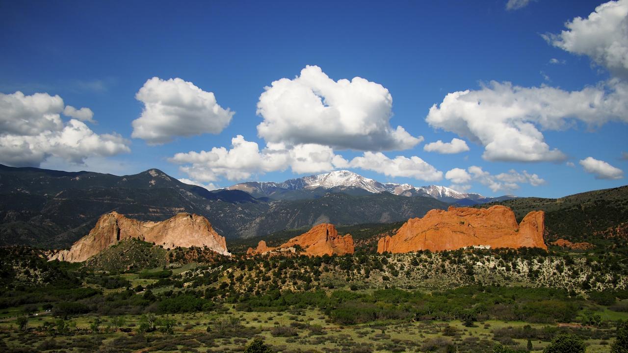 别和“旧人”硬续缘：你以为是重逢，其实是重演。

很多人都会犯一个错：
明明已经