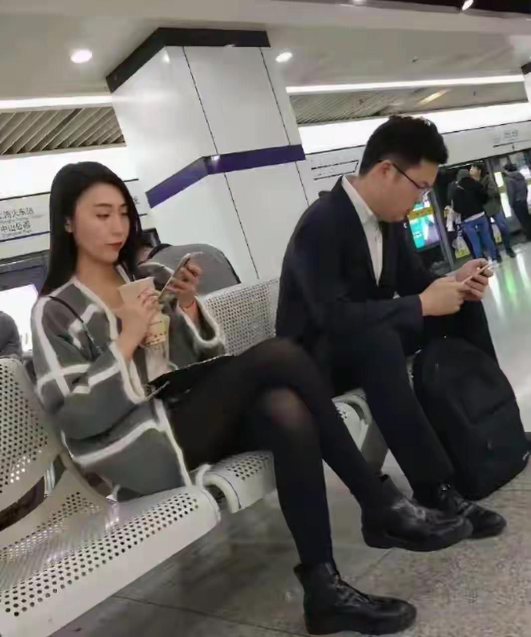 他们两个人是夫妻吗？