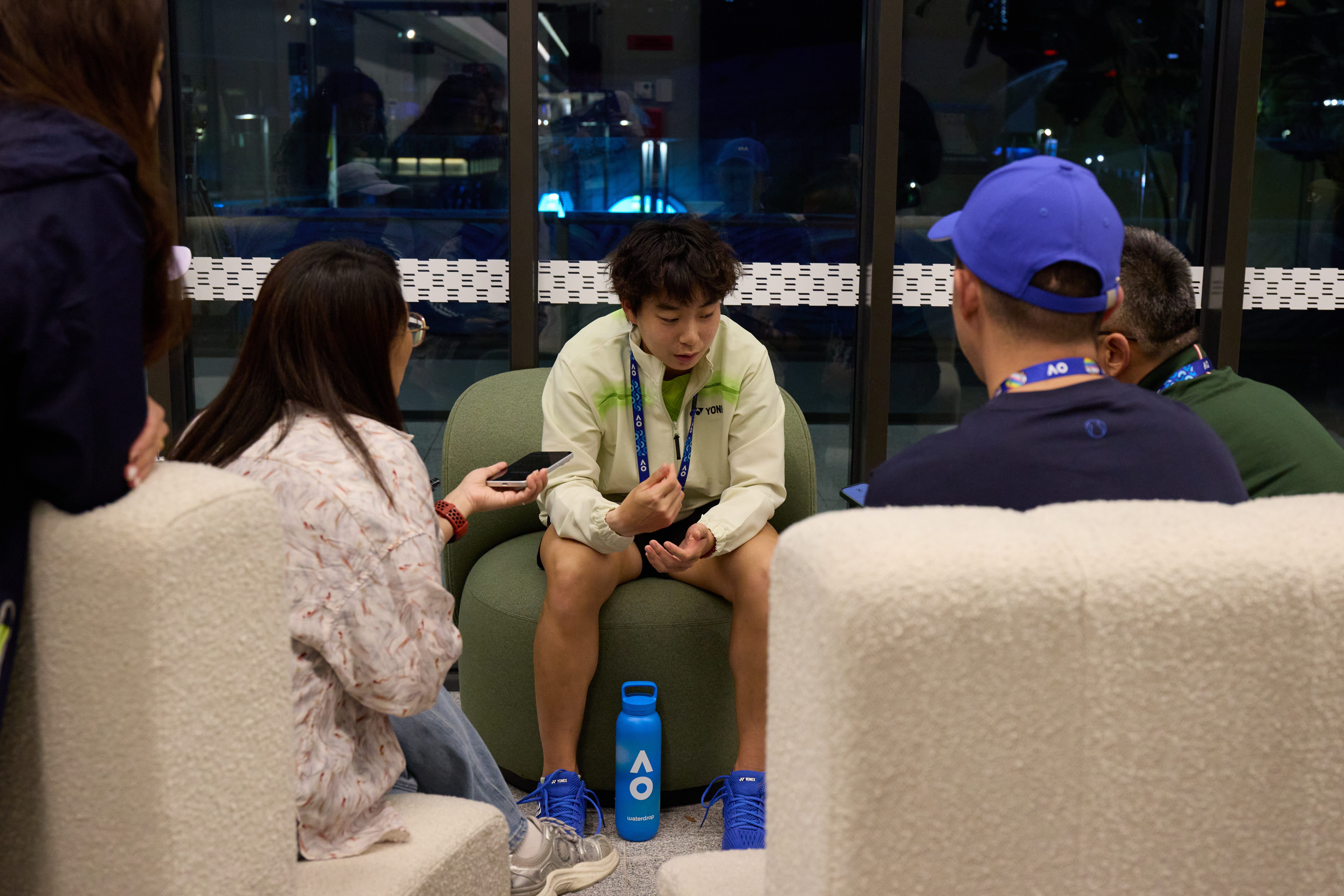 白卓璇澳网正赛首胜 小白赛后采访🎤谈及比赛战术发挥，白卓璇分析：“大家都知道她