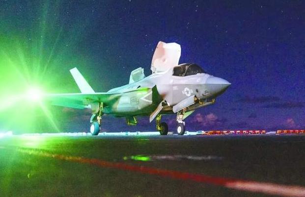 最近美军把三艘核动力航母全砸进波斯湾，还把82空降师的快速反应部队紧急往前线调，