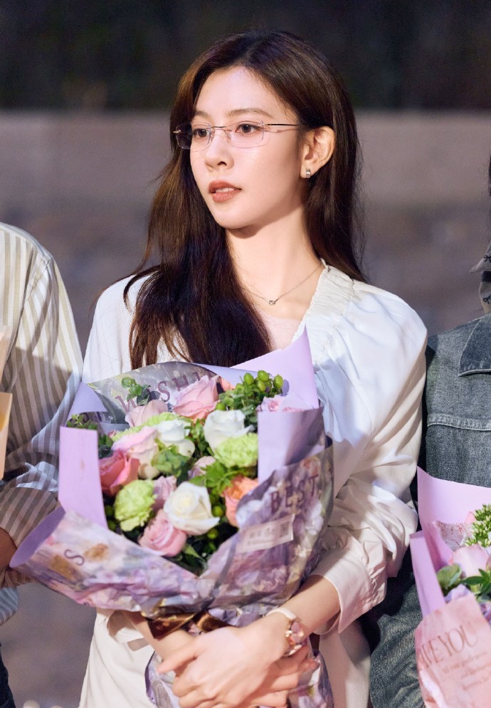 宋妍霏本名没想到宋妍霏本名叫梅倩仪，也很温柔好听，期待倩仪新剧《我与爱同谋》唐晚