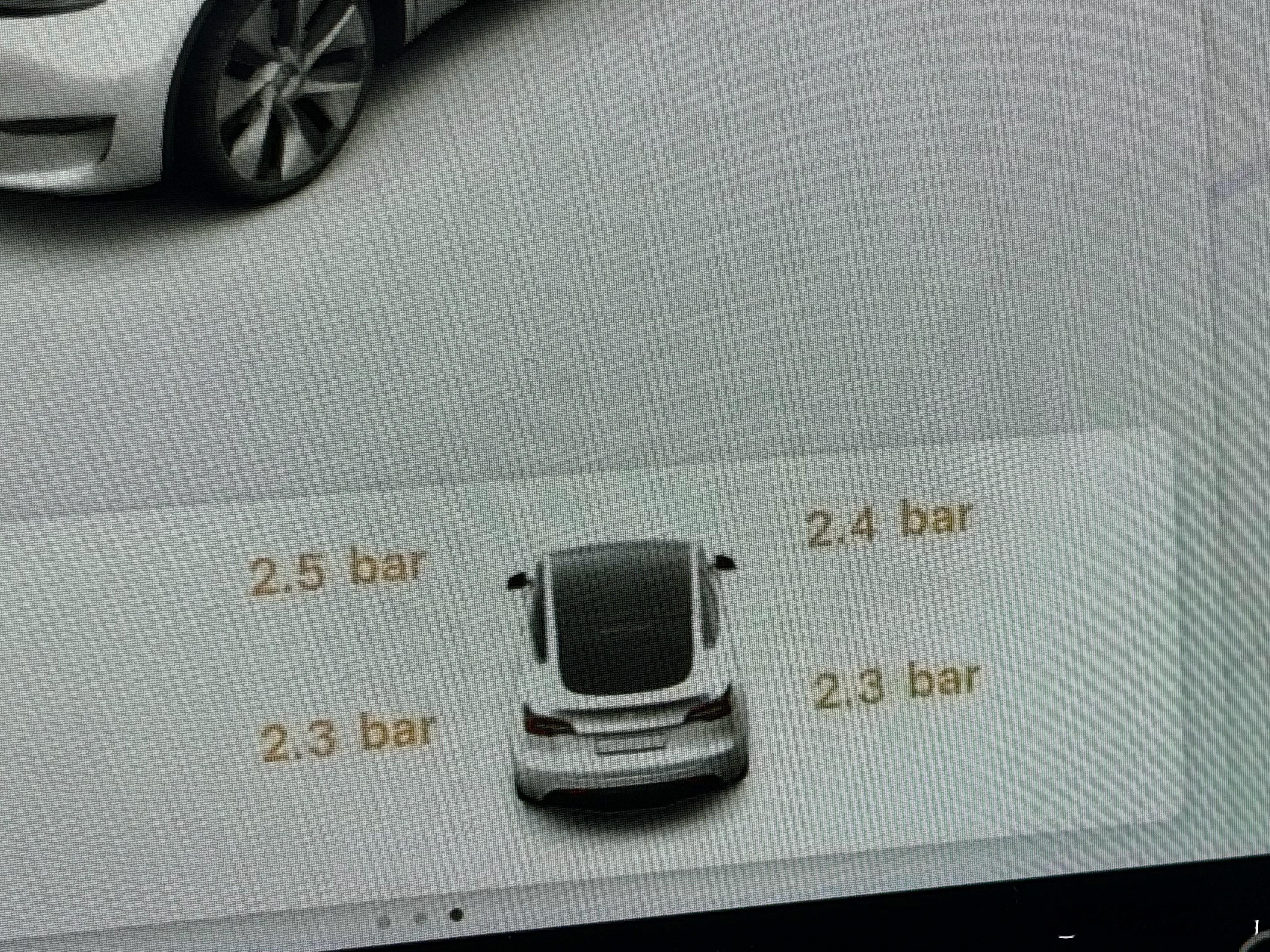 天冷了，胎压降低，车上备一个米家充气宝，非常方便[doge] ​​​