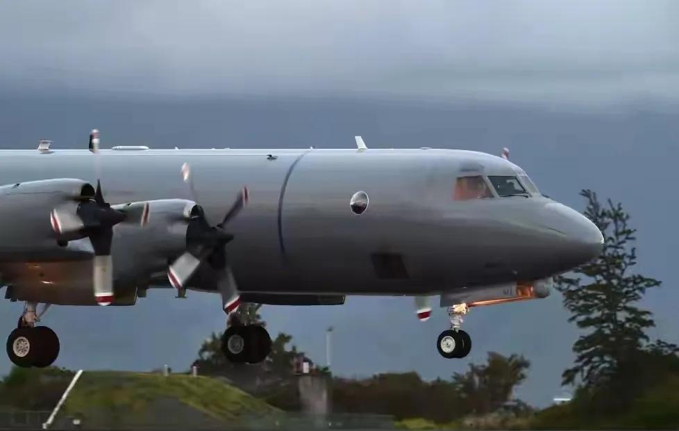 同一天日本舰艇挑衅，新西兰巡逻机在东海、黄海活动，中方严正交涉。

6月17日下