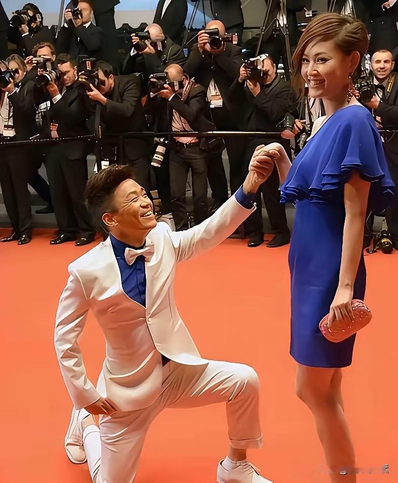 同为顶级明星的老婆，
马蓉的婚外情突破了社会底线，
而冉莹颖还好，只是亏了两个亿