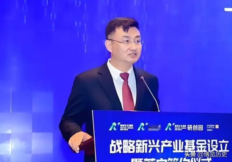 惊天大案，华为9亿芯片技术被“洗劫一空”，20人团伙连根拔起
 
张琨，一个顶着