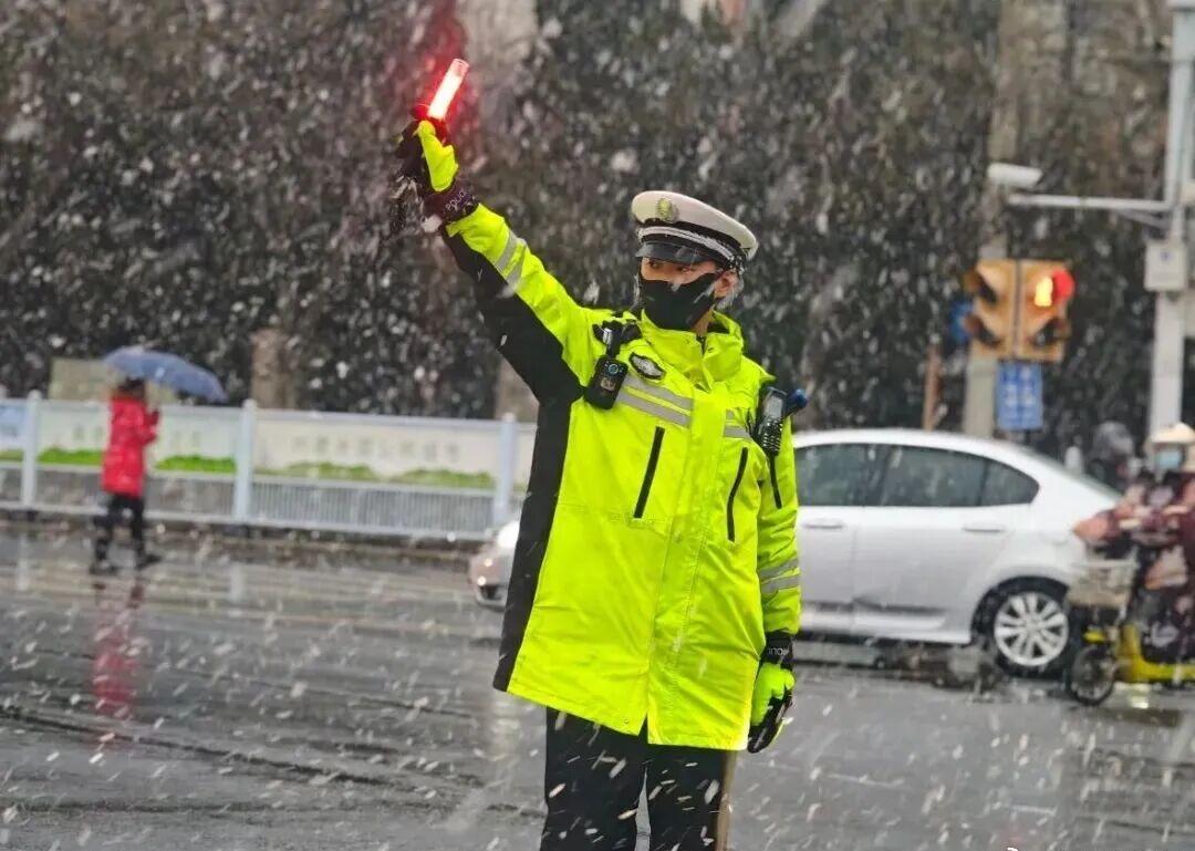 【马年首场大雪！德州：以雪为令，全城行动】春归人间，雪落德州大地，3月1日至2日