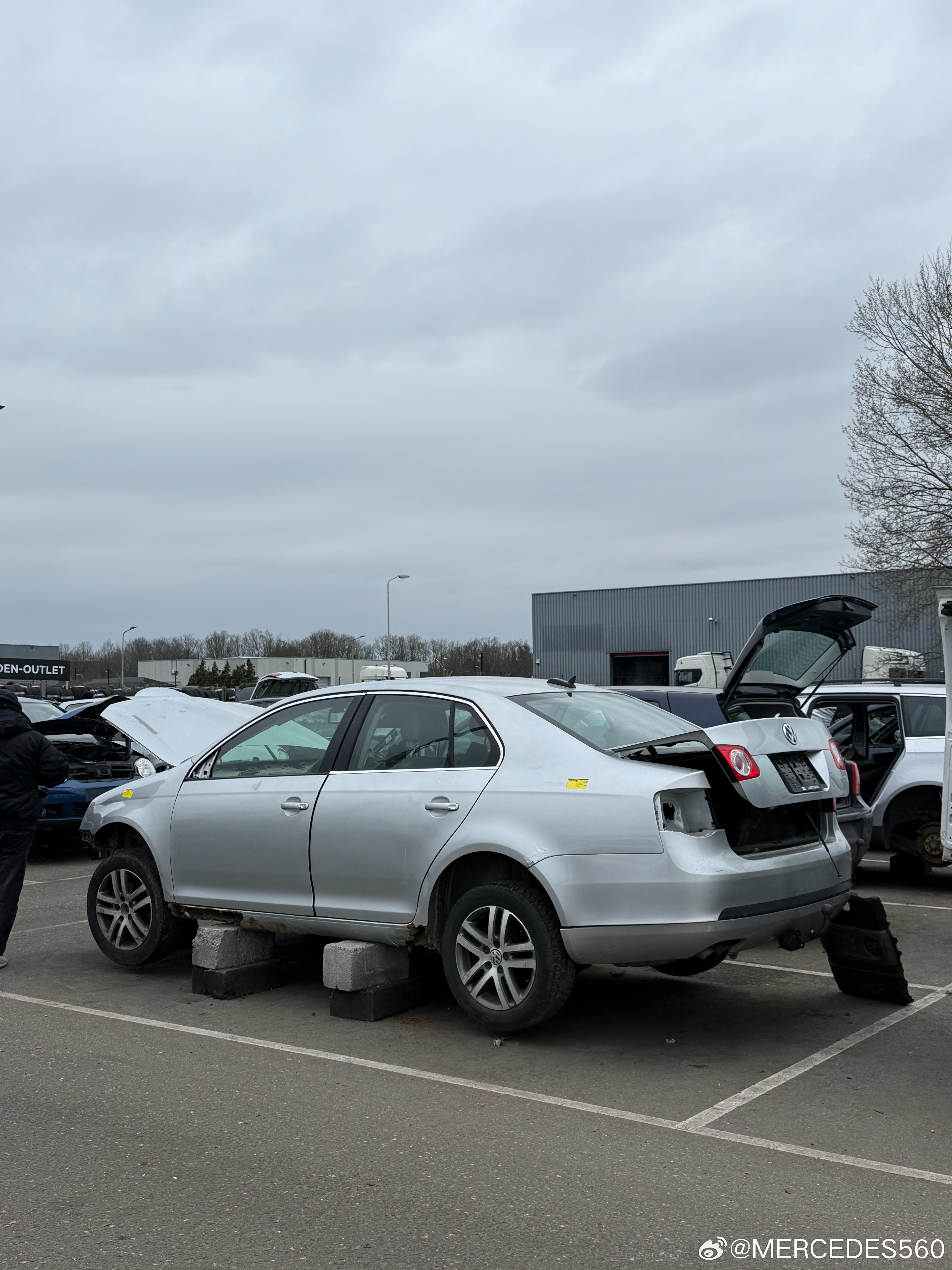 荷兰的美规Jetta 墨西哥制造 配置比欧规高好多 荷兰