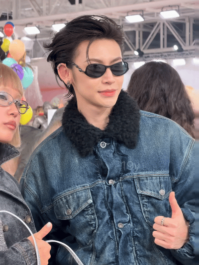 小鬼时尚圈最严肃的Daddy小鬼王琳凯米兰看秀路透，唯一穿Diesel超季看秀的