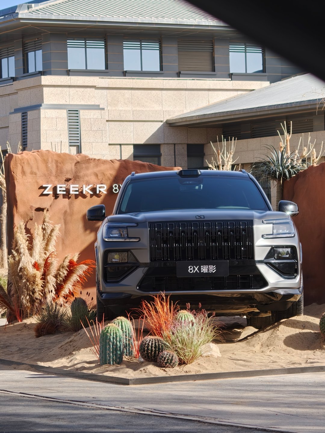 今天暴晒8x动态终于拍完了这车，相当哇塞具体等我视频极氪极氪8x 敦煌