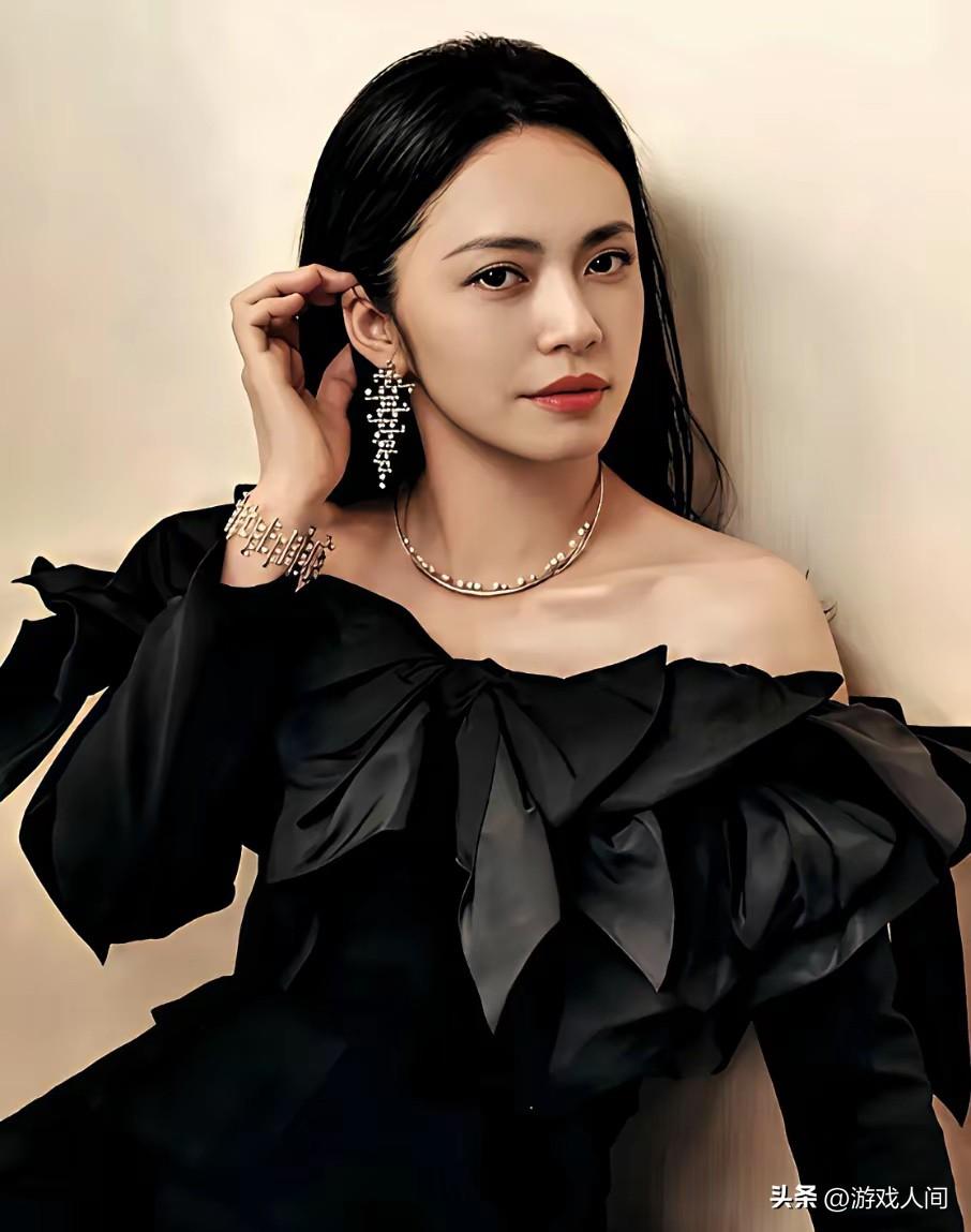 汪老师前前后后离了三次，这次央媒为啥就下场点名姚晨？
这背后最关键的原因无非就是