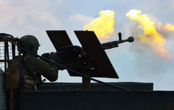 塞瓦斯托波尔击退乌军进攻
 
当地州长米哈伊尔·拉兹沃扎耶夫称，已击落三个空中目