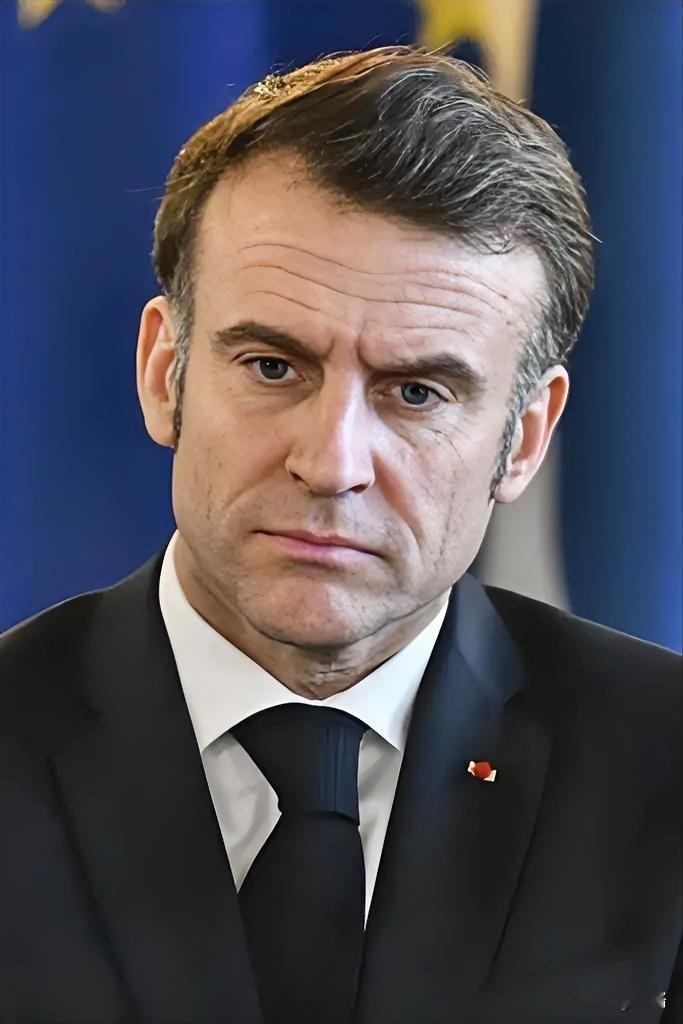 12月4日，德国《明镜》周刊报道，一份泄露的通话记录彻底撕开了西洋镜。法国总统马