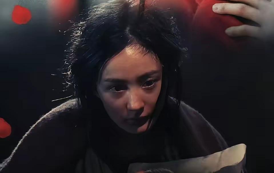 说实话，杨幂在《酱园弄》中饰演的王许梅着实令人眼前一亮。
《酱园弄》在奖项方面一