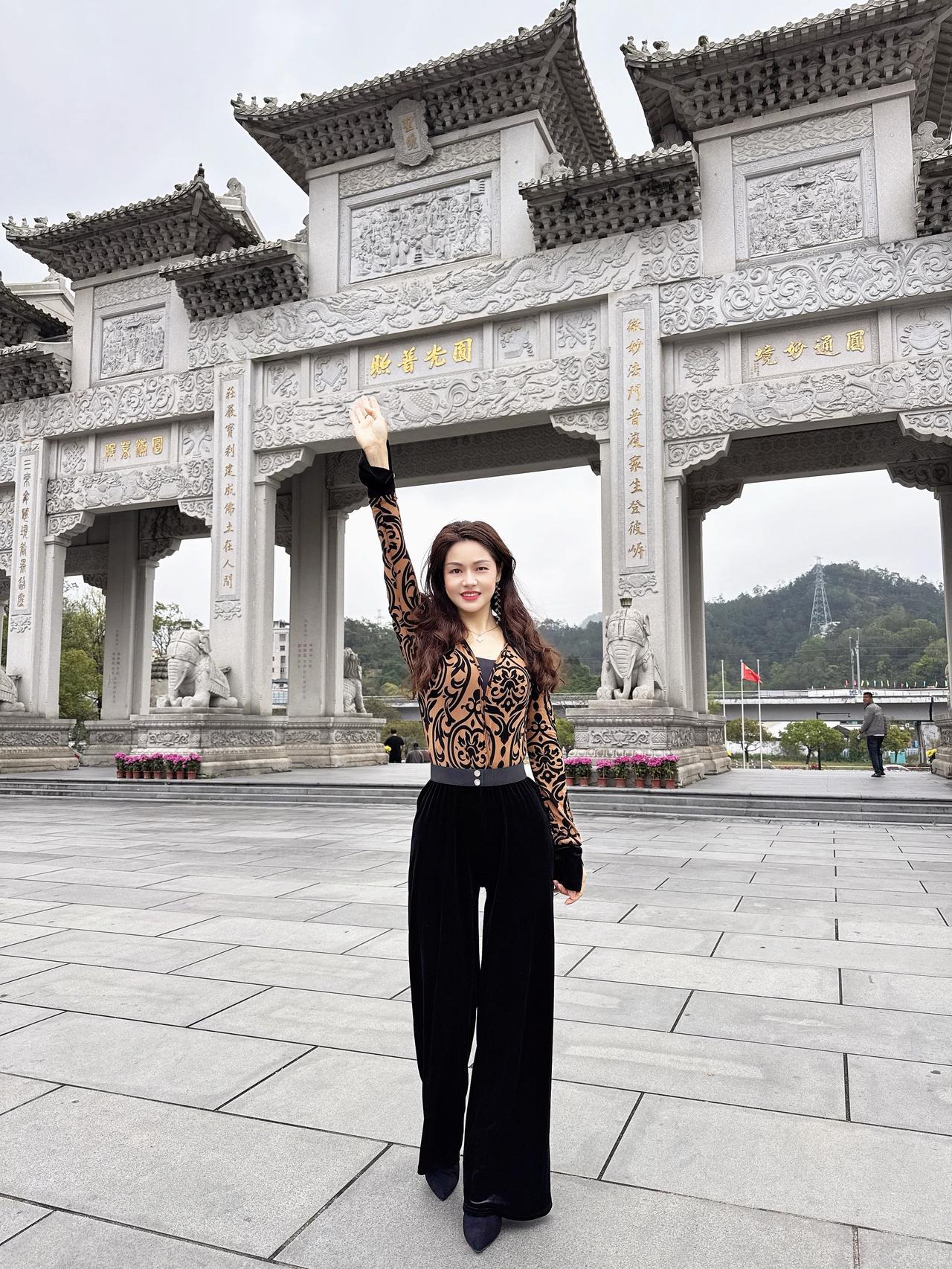 元宵节，月圆人圆，万事皆安。