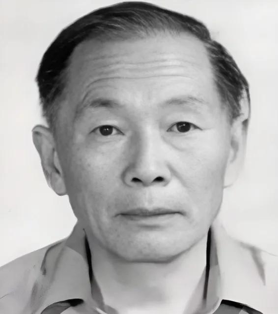 1989年，几名美国中情局探员突然出现在一位中国老人的家门口，出示证件后，直接对