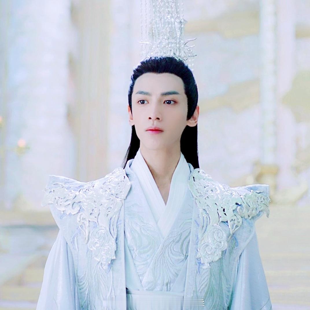 真的没想到短剧版的《香蜜沉沉烬如霜》，把润玉提成了男主？？不过其实原版的罗云熙演