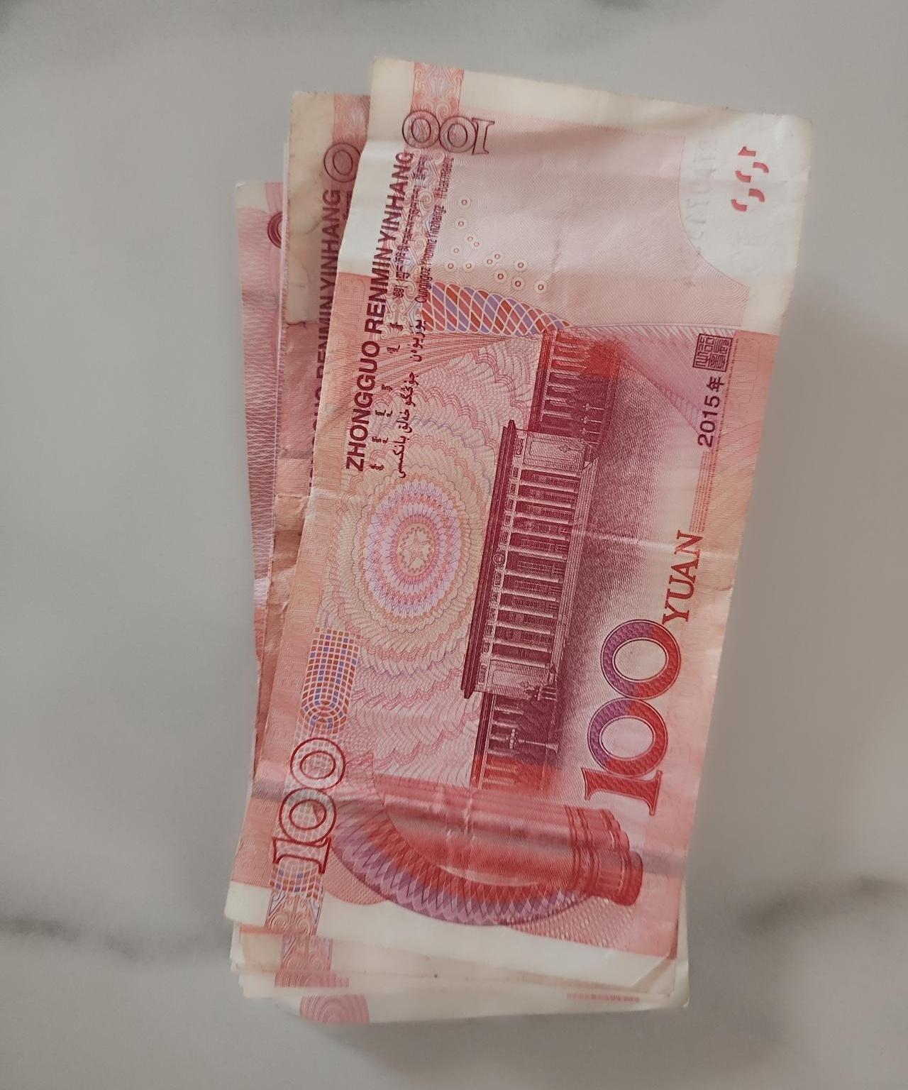 给儿媳500块钱零花，在桌上躺了48小时都没人碰，现在的年轻人到底咋想的？老伴刚
