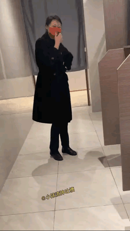 没看懂什么意思，她为什么进了男厕所？
