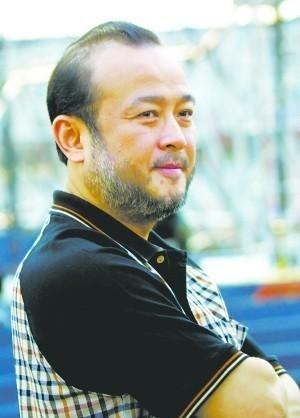 2003年，央视春晚总导演赵安银铛入狱。就在所有人以为树倒猢狲散时，只有他的妻子