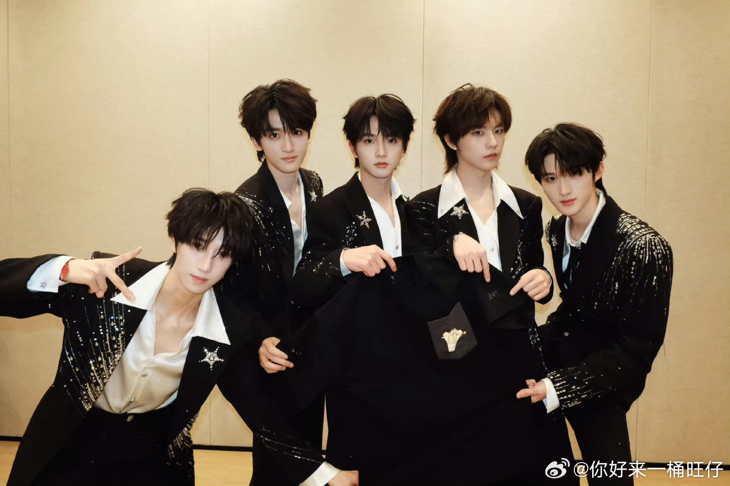 看00后偶像男团如何整顿元宵晚会湖南卫视元宵喜乐会元宵最佳打开方式有了！TF_I