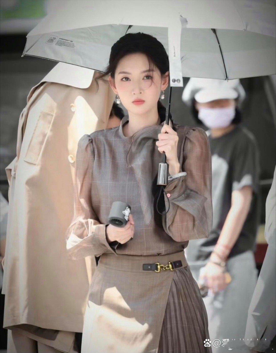 王玉雯在郭敬明镜头下的好有气质，成气质美女了，当年小时代真的是我们不懂欣赏。 ​