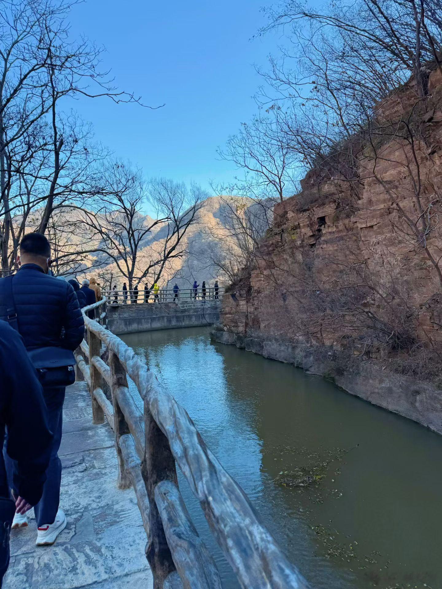 11月18日，河南安阳，走进红旗渠感受人工天河的旷世奇迹。在太行山的悬崖峭壁之间