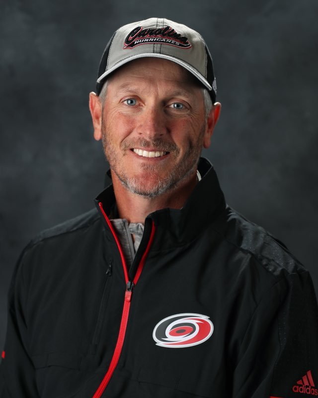插播一条开拓者：NHL 卡罗莱纳飓风队老板汤姆-邓顿已同意从保罗艾伦的遗产中收购