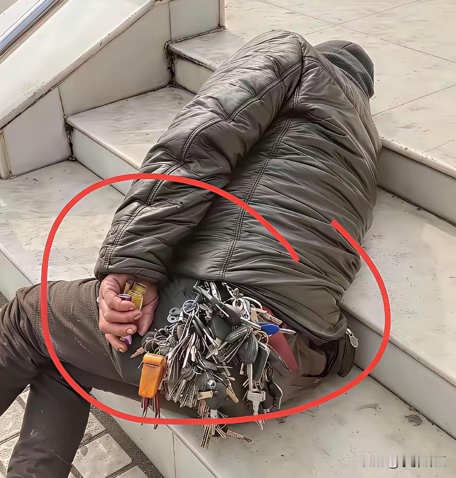 在广东碰到这样的老头，你千万不要以为他是很普通的老头或者是那种收破烂的老头，看他