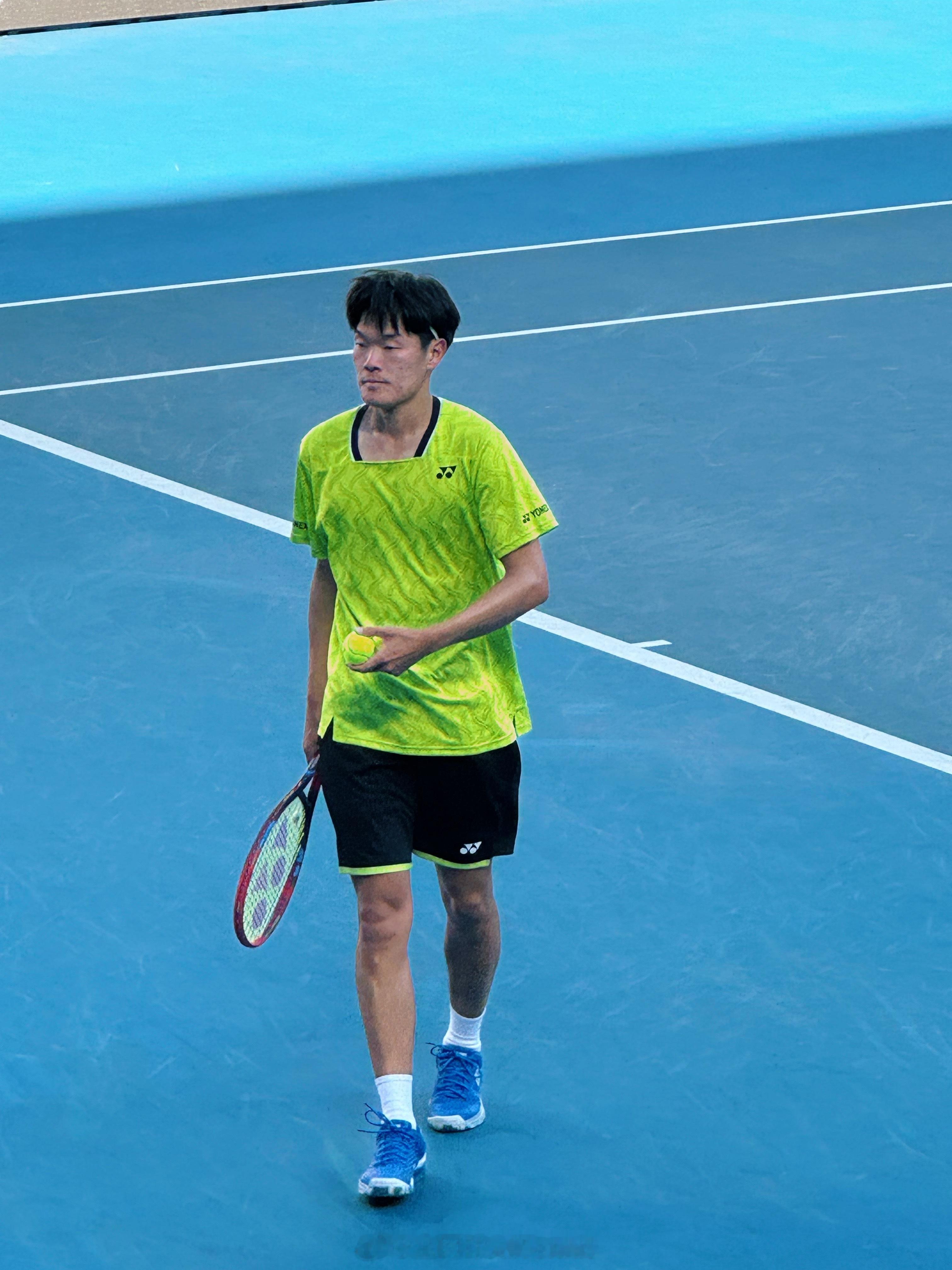 美籍华裔郑瑞在澳网击败科达，豪取大满贯正赛首胜。郑瑞的父母来自中国湖北，当被问及