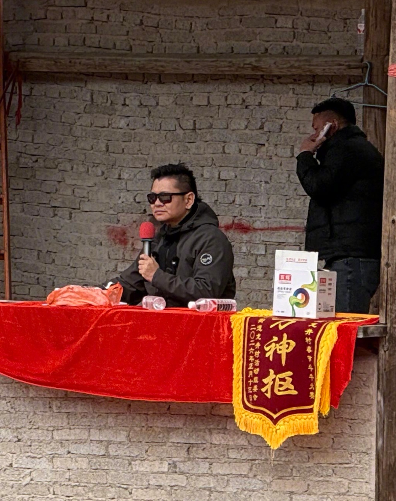 一会儿我得在贵州凯里龙井村斗兽场主持+解说斗牛，第一次解说斗牛，有啥经验啊？需不