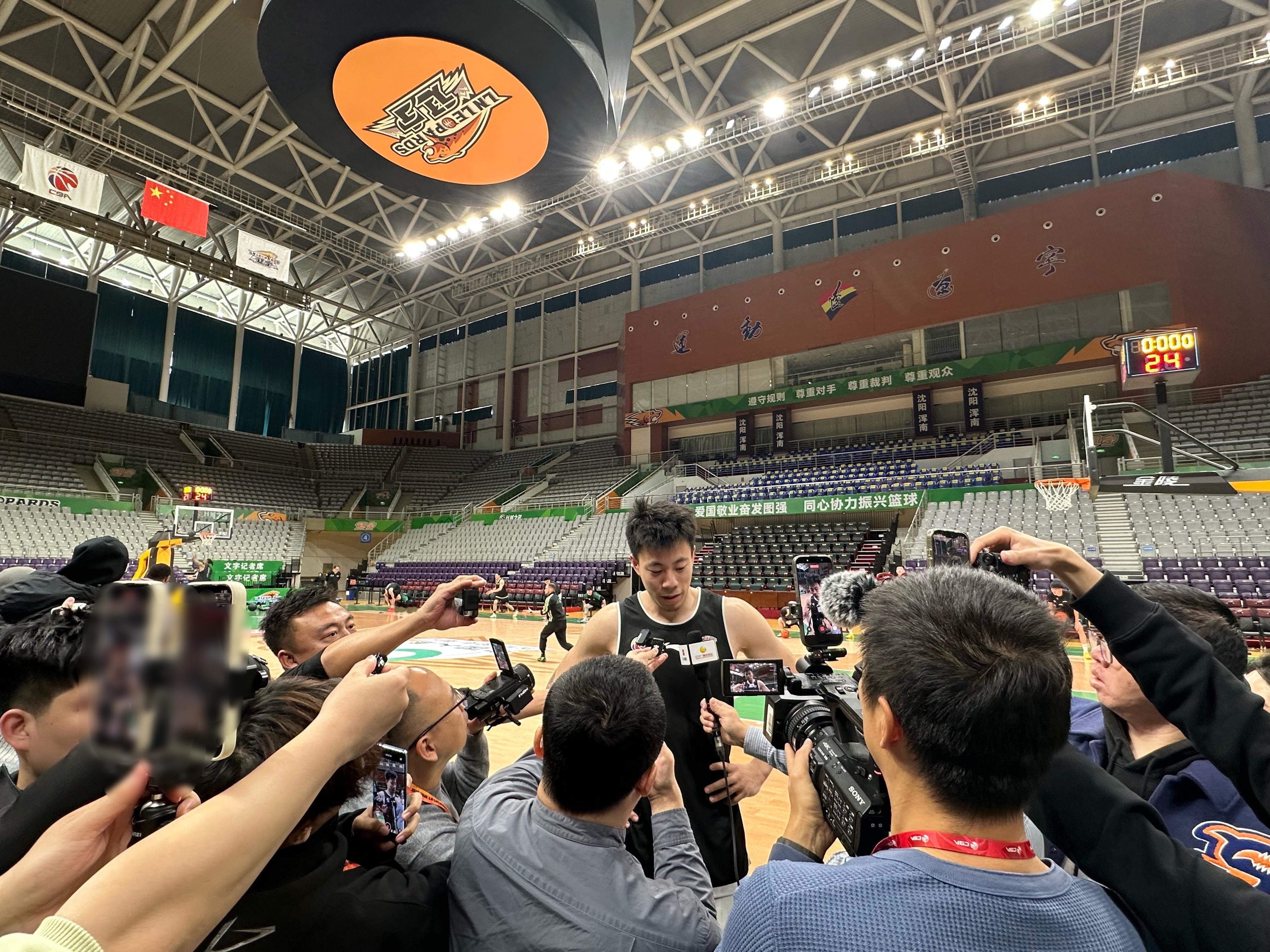 采访后金金看到我跟我说：你瘦了 沈阳·辽宁体育馆