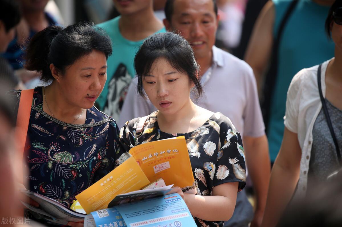 高考出分后，千万不要找班主任，帮你填报志愿
近日高考出分，不少高三家长已经攥紧了