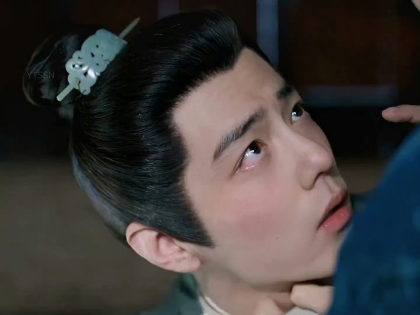 嗯。 