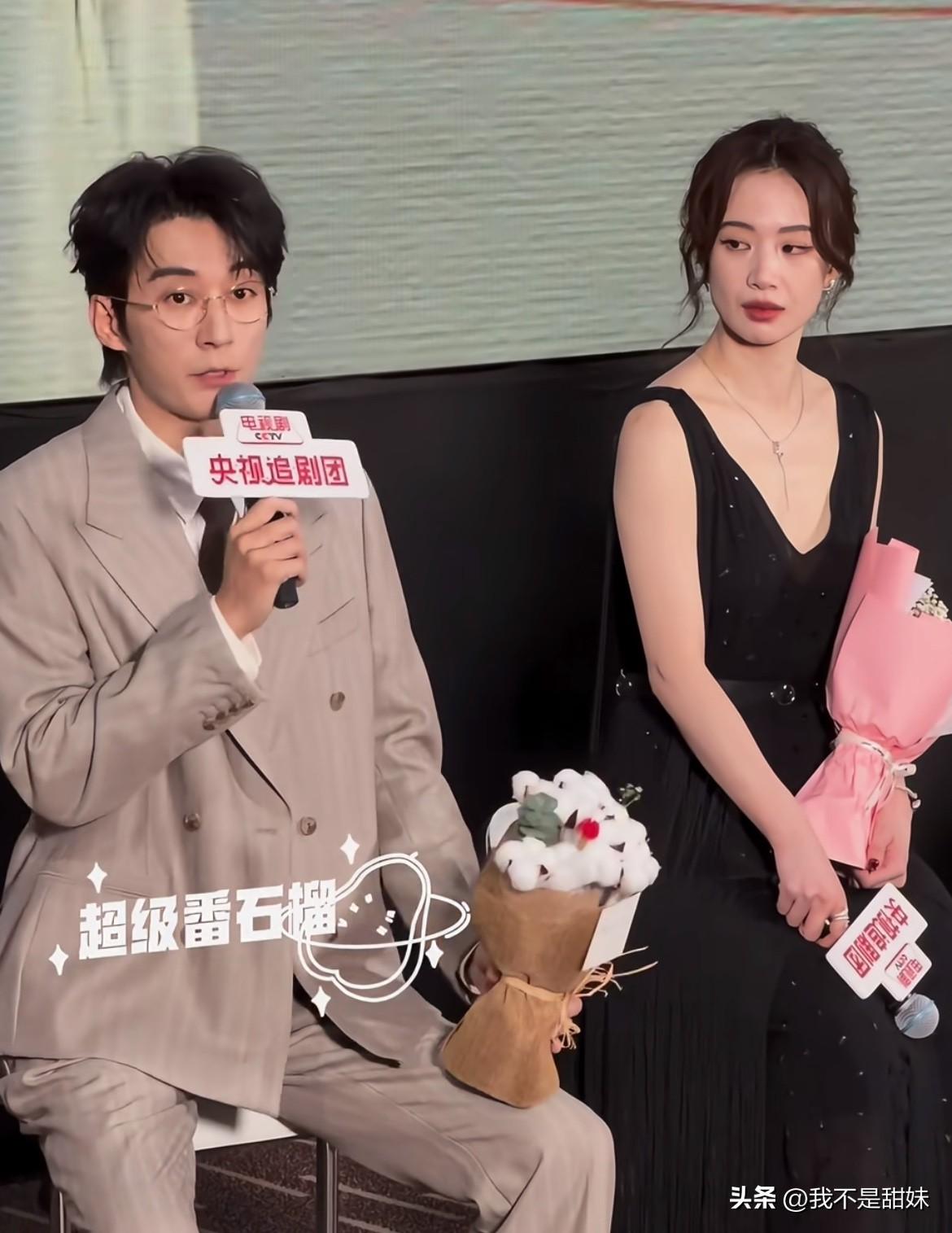 李梦演都不想演了！
坐那么远，真的恨做夫妻，谁也不搭理谁，看一眼都烦，他俩应该翻